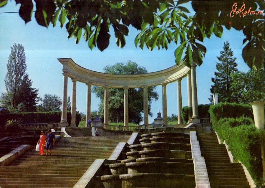 Кисловодск - Колоннада в парке