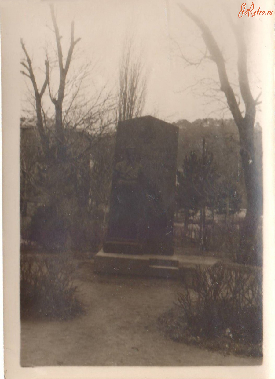 Кисловодск - Памятник на могиле художника Н.А. Ярошенко