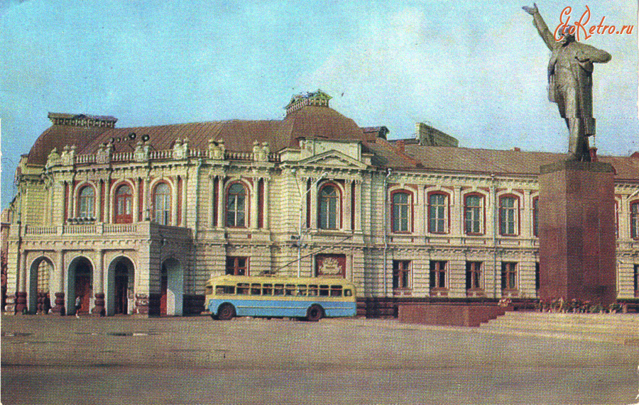 Тамбов - Здание областного драматического театра на пл. В. И. Ленина.
