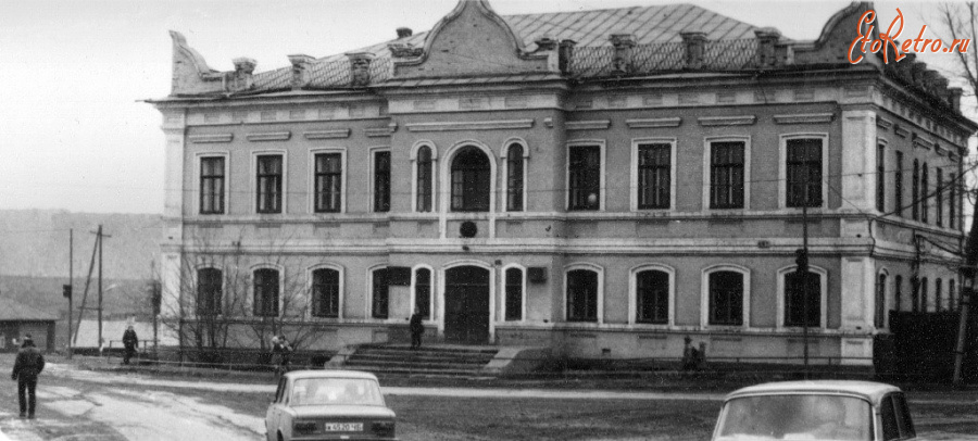 Сатка - Здание начального училища.