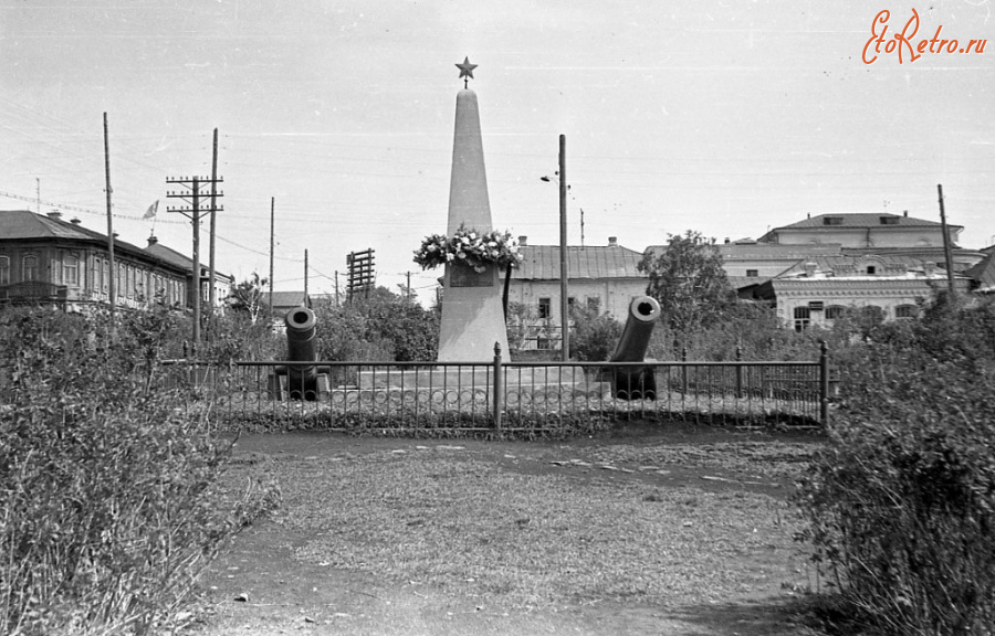 Сатка - Памятник на братской могиле первым бойцам за Советскую власть, погибшим 22 июня 1918 г.