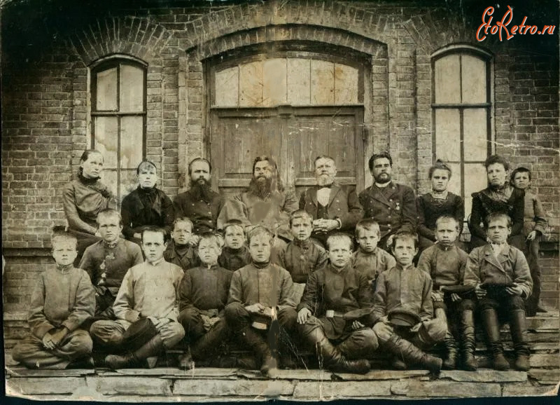 Сатка - Преподаватели и учащиеся Саткинского двухклассного училища.