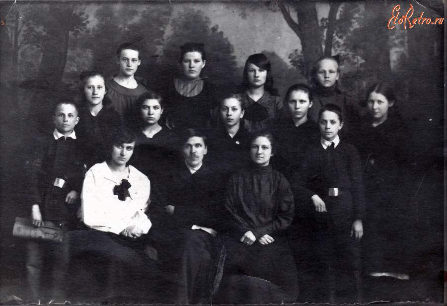 Сатка - Первый выпуск Саткинской семилетней школы.