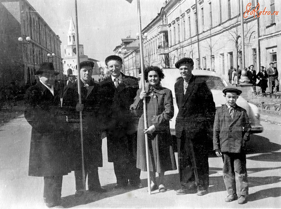 Казань - Улица Ленина. Спасская башня кремля.