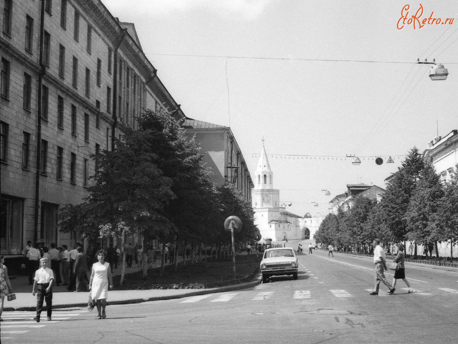 Казань - Улица Ленина и Казанский кремль.
