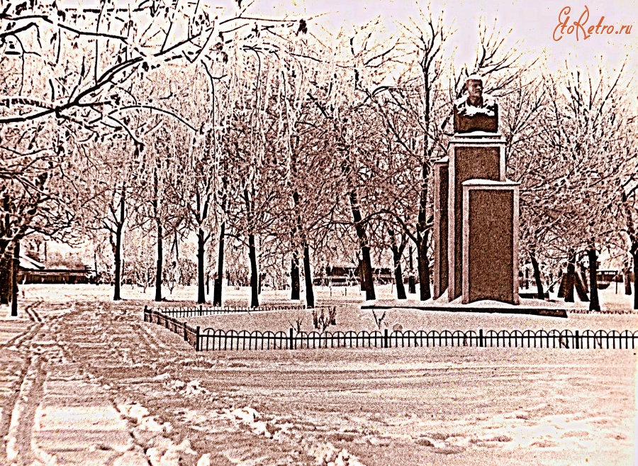 Сквер героев революции в новосибирске фото