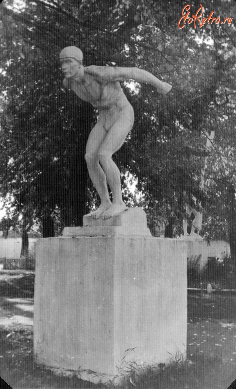 Осташков - г.Осташков,  скульптура в Набережном саду.