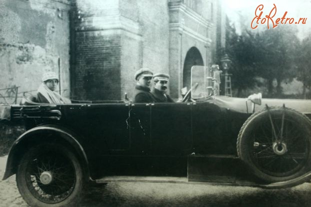 Москва - Иосиф Сталин с супругой Надеждой Аллилуевой