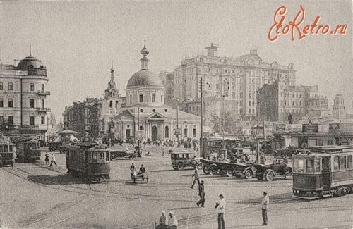 Москва - Автобус Лейланд на заднем плане.