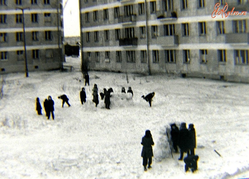 Москва - Игра в снежки. Новостройка в Хорошёво-Мнёвниеах