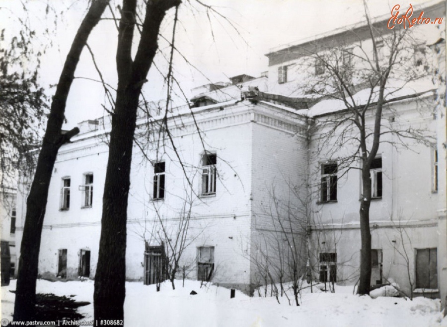 Москва - Двор на улице Ермоловой, №24 перед сносом дома 1988—1993, Россия, Москва,