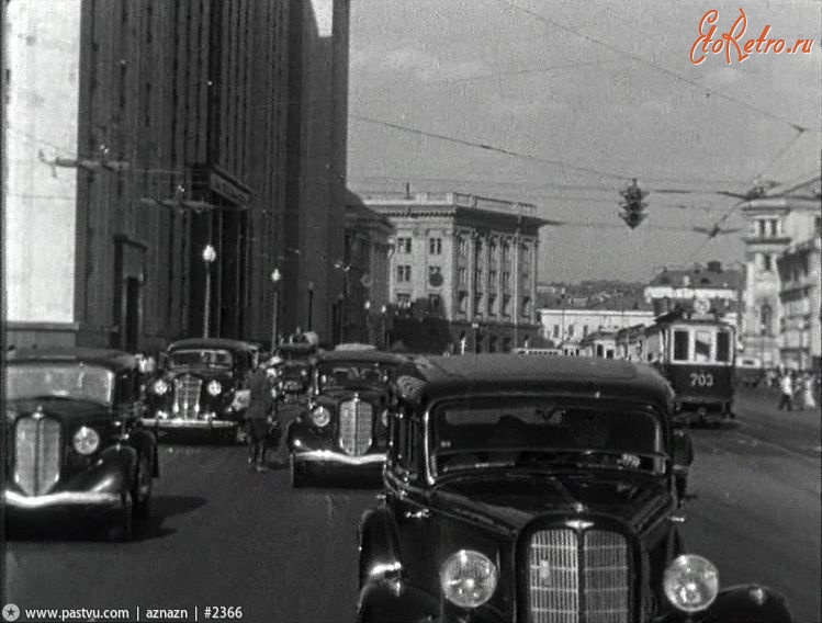 Москва - У здания Госплана в Охотном ряду 1938, Россия, Москва,