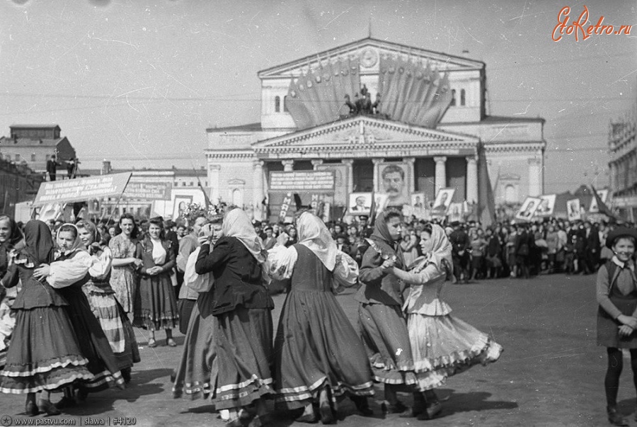 Москва - Празднование 1 мая на площади Свердлова (Театральной) 1946, Россия, Москва,