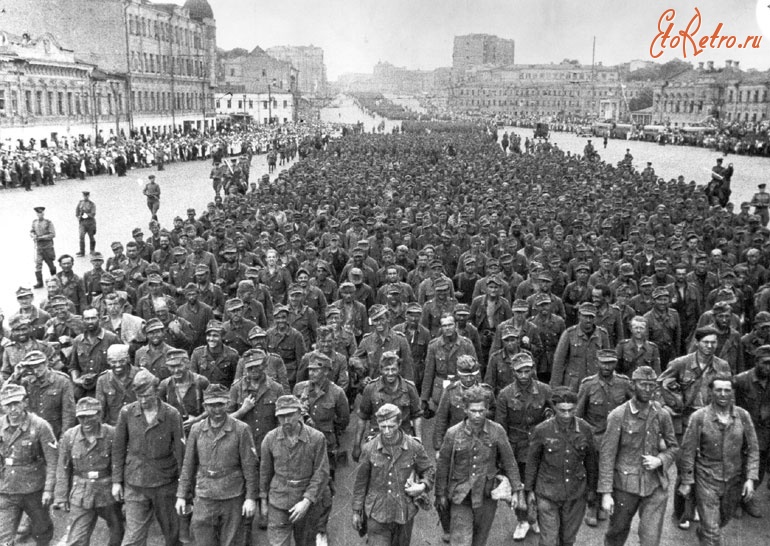 Москва - Парад побежденных. Марш немецких пленных по Москве.