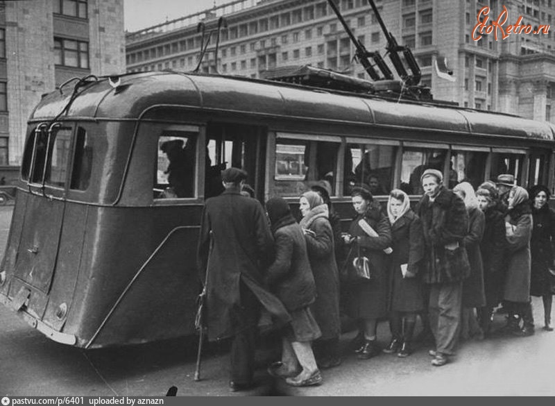 Москва - Улица Горького. Остановка около гостиницы «Националь» 1947, Россия, Москва,