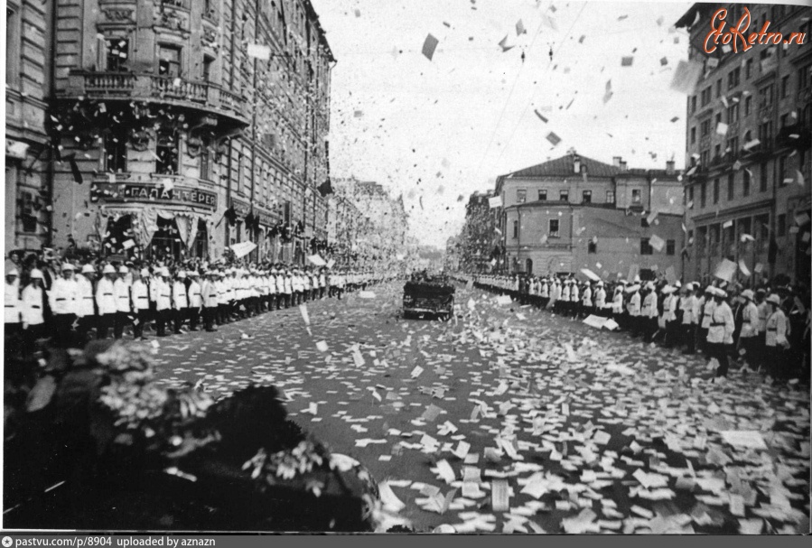 Москва - Улица Горького. Встреча В. Чкалова, Г. Байдукова, А. Белякова 1937, Россия, Москва,