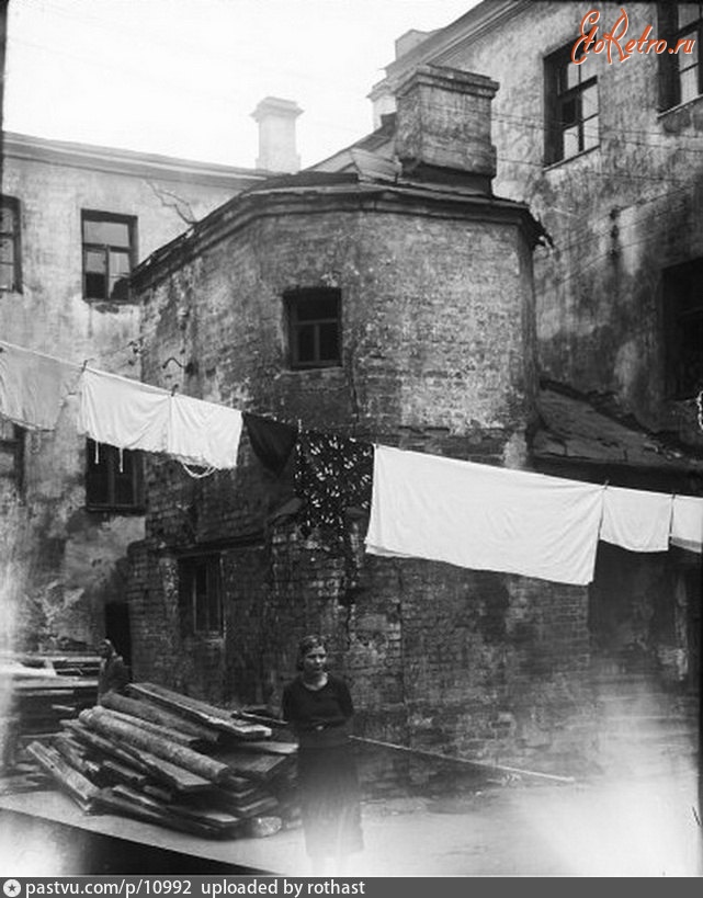 Москва - Двор дома № 10 по Мокринскому переулку 1930—1940, Россия, Москва,