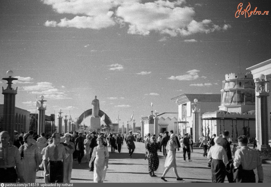 Москва - ВСХВ. Вид от площади Колхозов в сторону площади Механизации 1939, Россия, Москва,