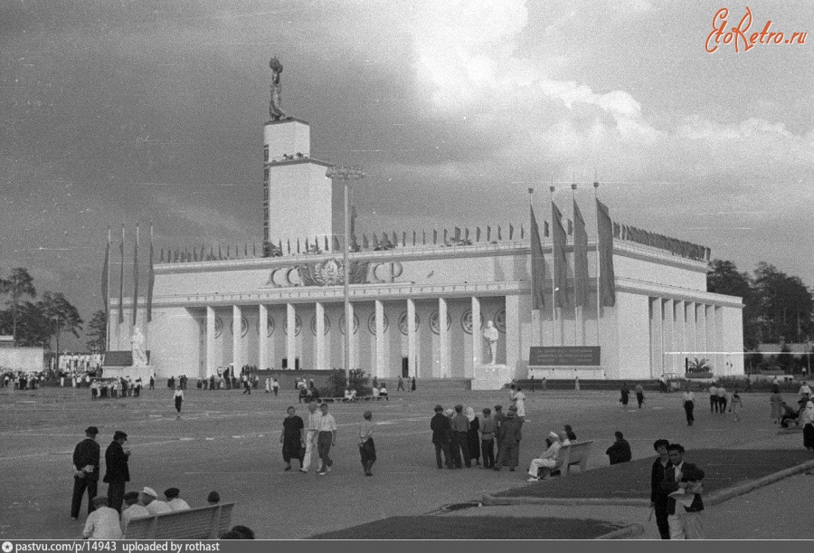 Москва - Вид на павильон СССР от павильона Поволжья 1939, Россия, Москва,