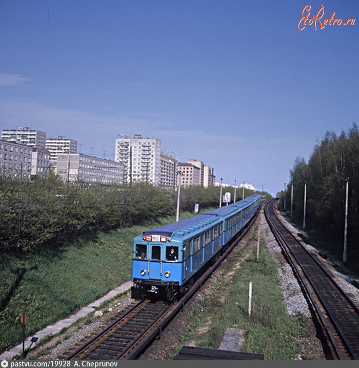 Москва - Состав из вагонов типа Б на перегоне «Первомайская» — «Измайловская»