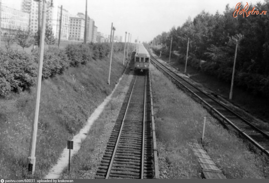 Москва - Прибывающий поезд на станцию 
