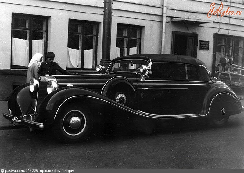 Москва - Mercedes-Benz 770K на Русаковской улице у дома 45