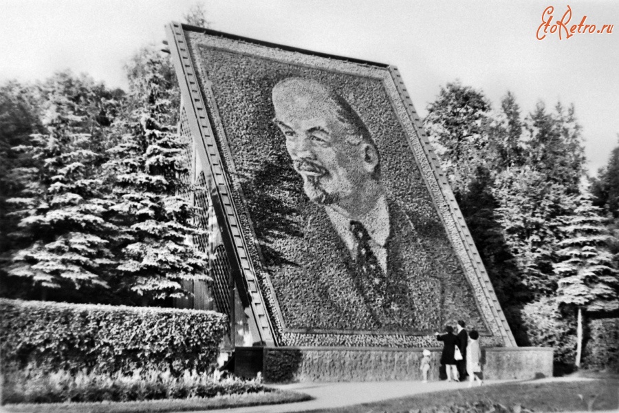 Москва - Измайловский парк, портрет Ленина из живых цветов