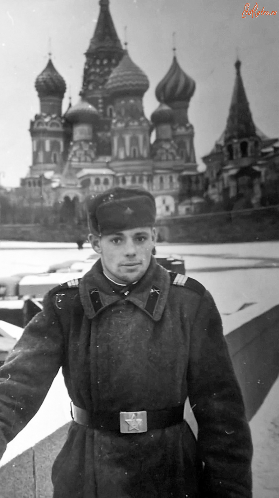 Москва - Москва. Мл. сержант Бутыркин В. Я. на Красной площади.