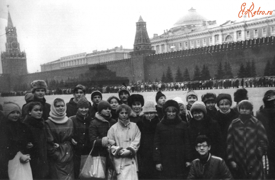 Москва - Красная площадь. Очередь в Мавзолей В. И. Ленина