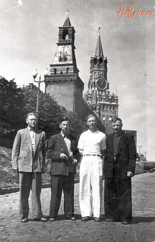 Москва - Набатная и Спасская башни кремля.