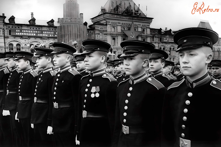 Москва - Суворовцы на Параде Победы 24 июня 1945 года.