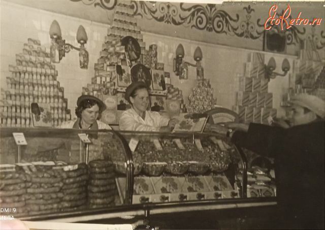 Москва - В магазине.