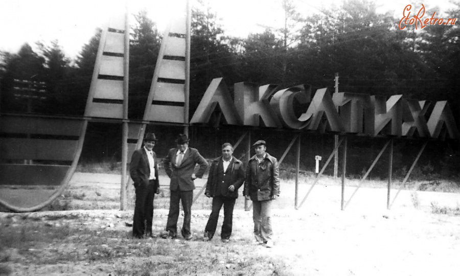 Максатиха - Конструкция с названием посёлка на въезде в Максатиху.