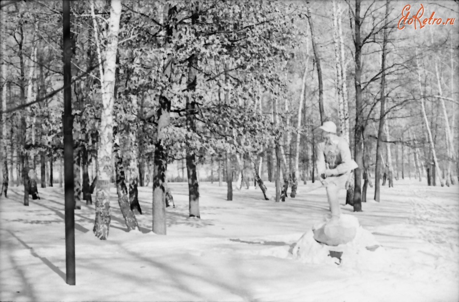 Болохово - Скульптура солдата на центральной аллее парка в 1960 году