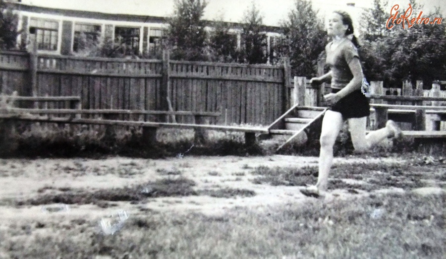Болохово - Сельское училище г. Болохово. 1958 год  Спортсменка на дистанции