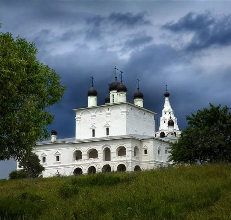 Одоев - Одоев - один из славных городов Тульской области.         Анастасов монастырь. 2010 год.