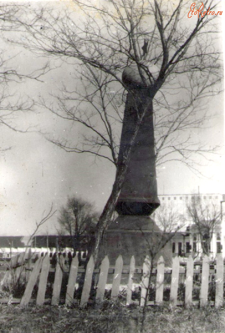 Республика Адыгея - Станица Дондуковская. Памятный обелиск.