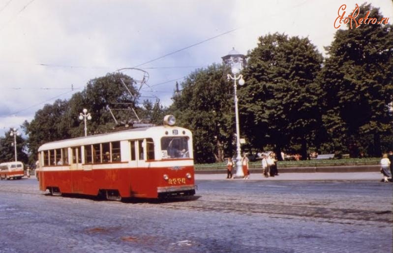 Санкт-Петербург - Трамвай около Эрмитажа