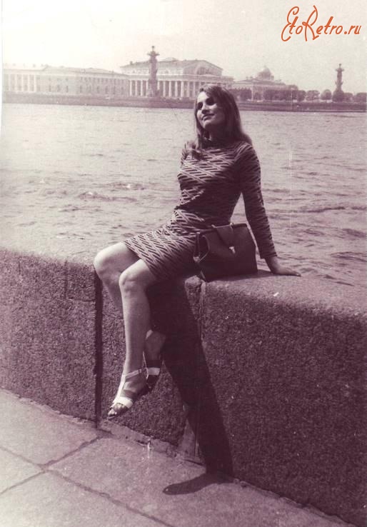 Санкт-Петербург - Девушка на набережной