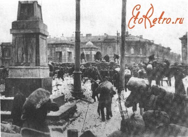 Санкт-Петербург - Строительство баррикад в Петрограде во время наступления Юденича