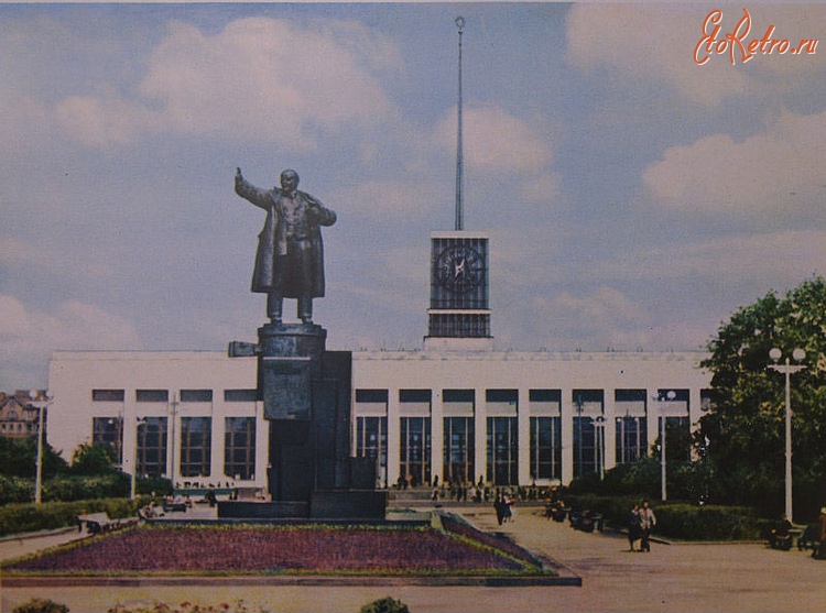Санкт-Петербург - Памятник В. И. Ленину на площади В. И. Ленина.