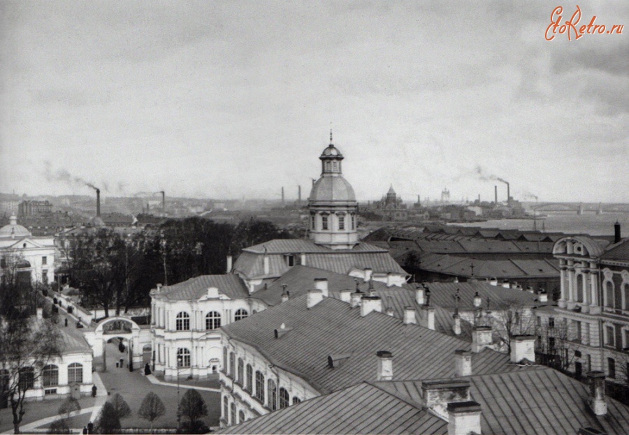 Санкт-Петербург - Вид на территорию Александро-Невской лавры.