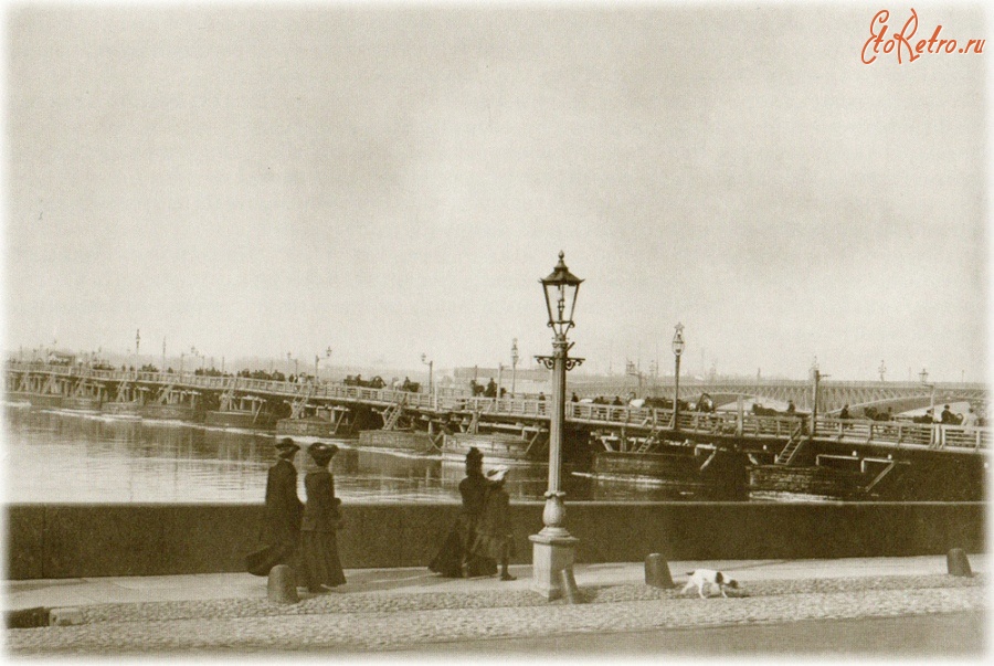 Санкт-Петербург - Понтонный мост у Петропавловской крепости.