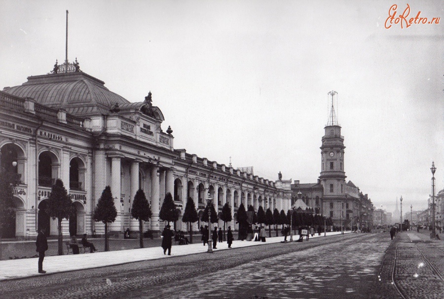 Санкт-Петербург - Фасад здания Большого Гостиного двора.