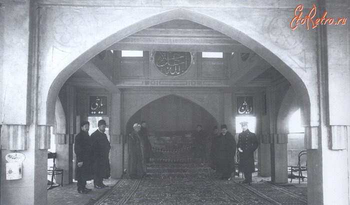Санкт-Петербург - Интерьер временной молельни, устроенной во время строительства Соборной мечети