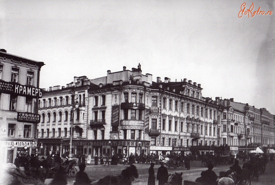 Санкт-Петербург - Угловой фасад дома 96 по Невскому проспекту.