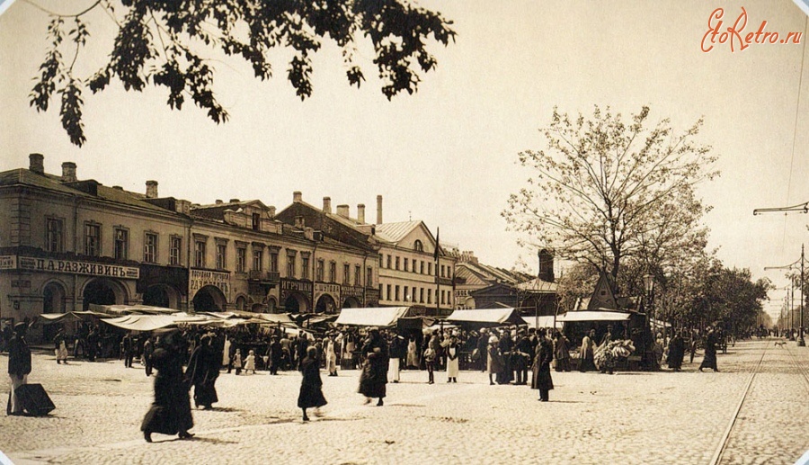 Санкт-Петербург - Андреевский рынок на Васильевском острове.