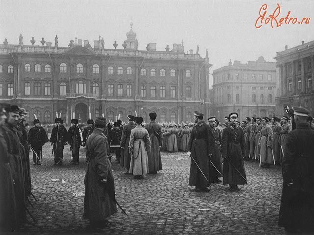 Санкт-Петербург - Построение колонн Петроградского гарнизона перед началом парада.