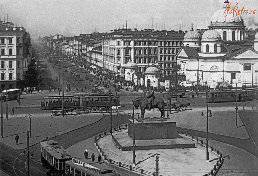 Санкт-Петербург - Площадь Восстания.Памятник Александру III.