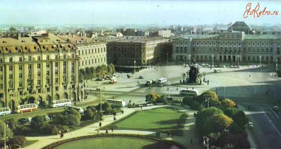 Санкт-Петербург - Исаакиевская площадь. Вдали здание Исполкома городского Совета депутатов трудящихся.